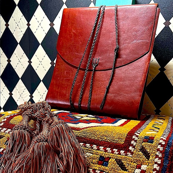 Artisan Handmade Leather Artist’s Folio – Masterpiece for Discerning Creatives - Picture 1 of 17